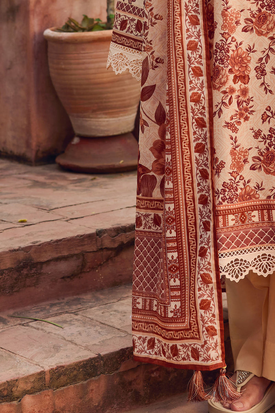 Gul Ahmed Tribute to Mothers Printed Lawn Unstitched 3Pc Suit CL-62118 B
