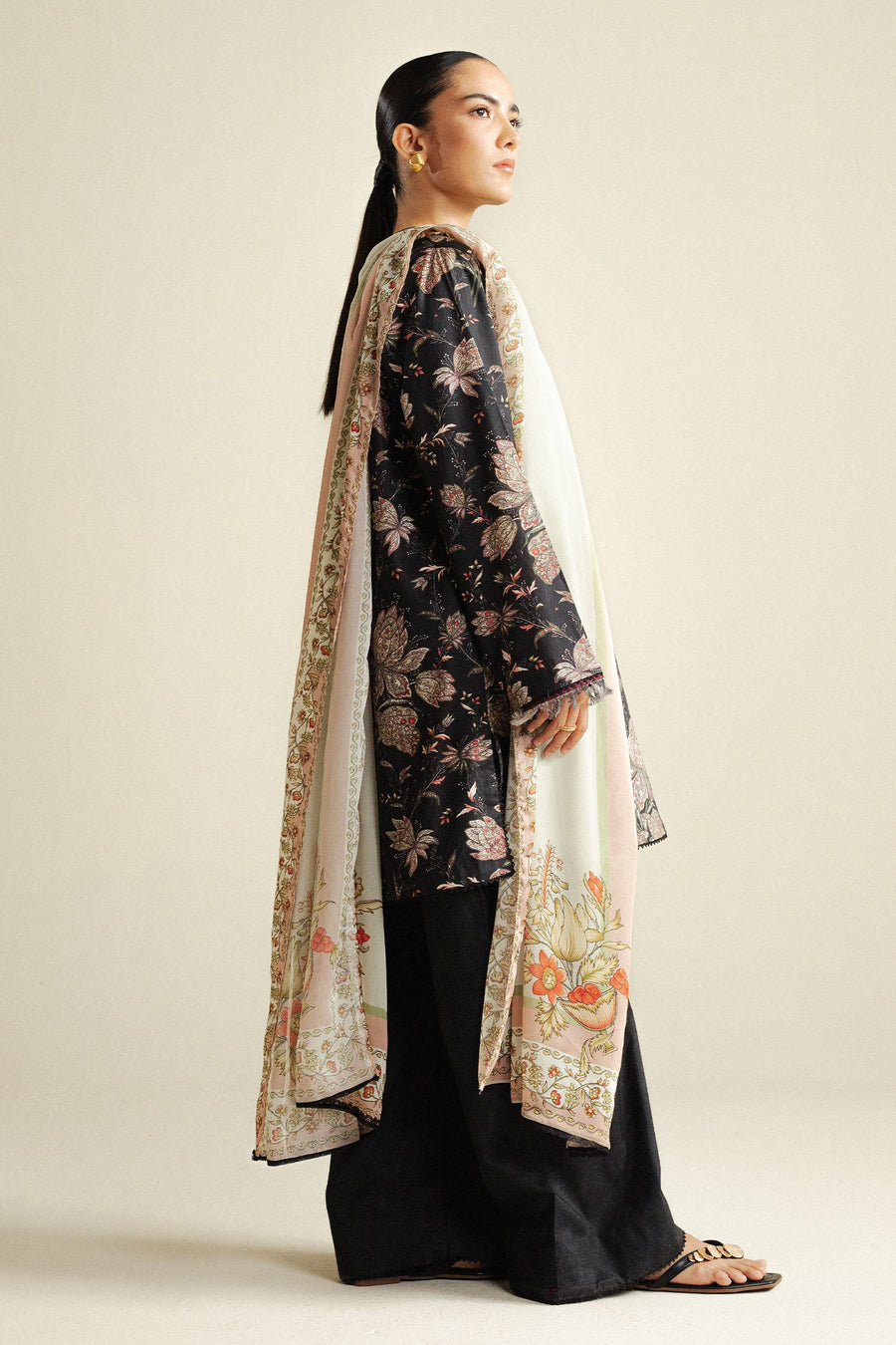 Coco by Zara Shahjahan Prints Unstitched Cambric 3Pc Suit D-08B Daisy