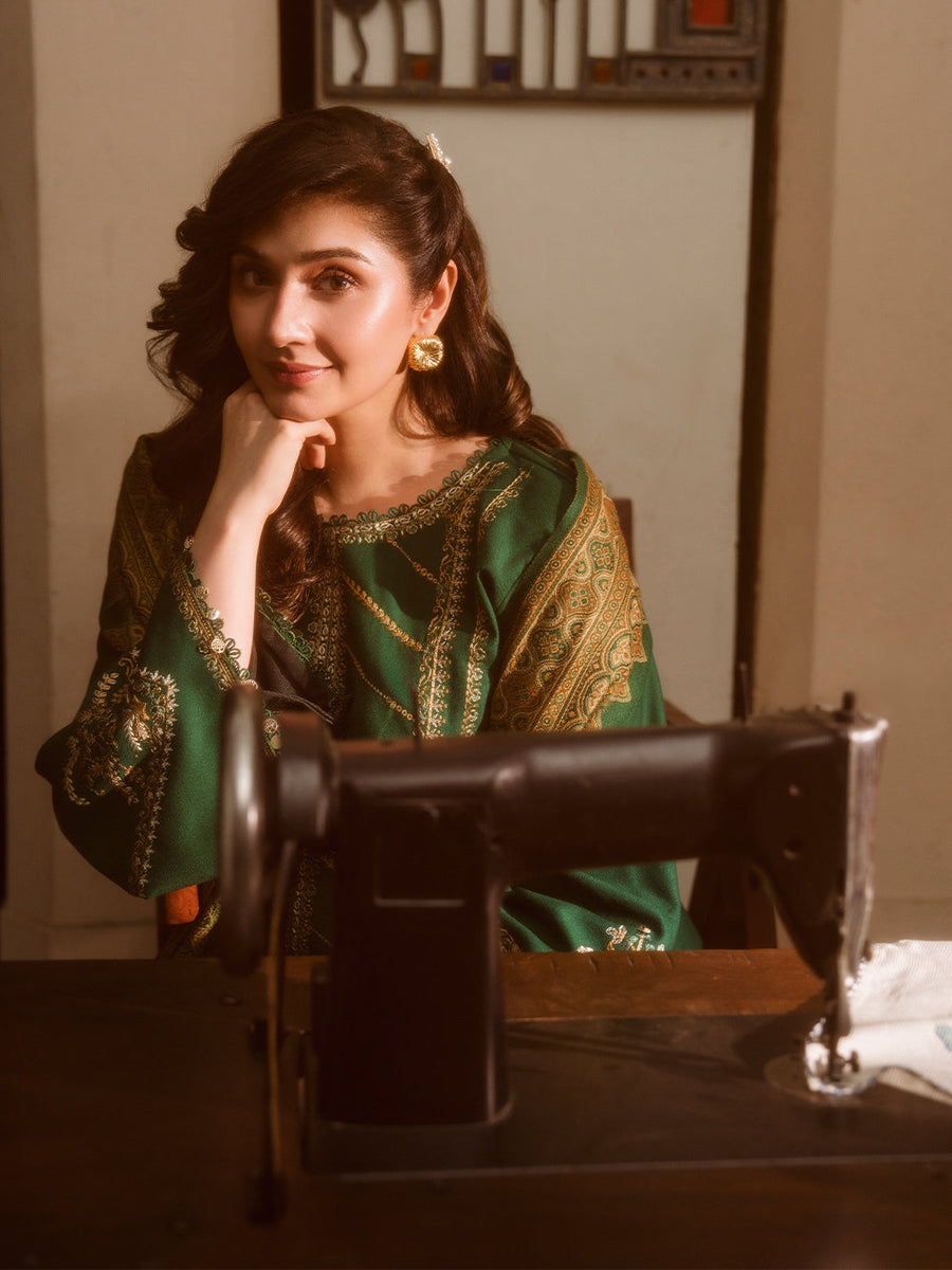 IZEL Aangan Embroidered Italian Woolen Unstitched 3Pc Suit - CHANDNI