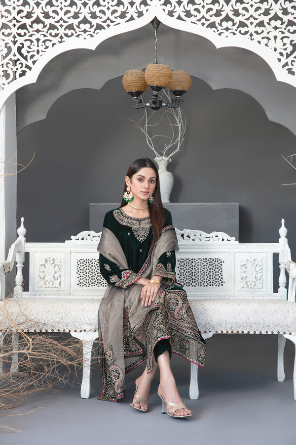 Tawakkal Fabrics Makhmal-e-Kahani Embroidered Velvet Unstitched 3Pc Suit D-3973