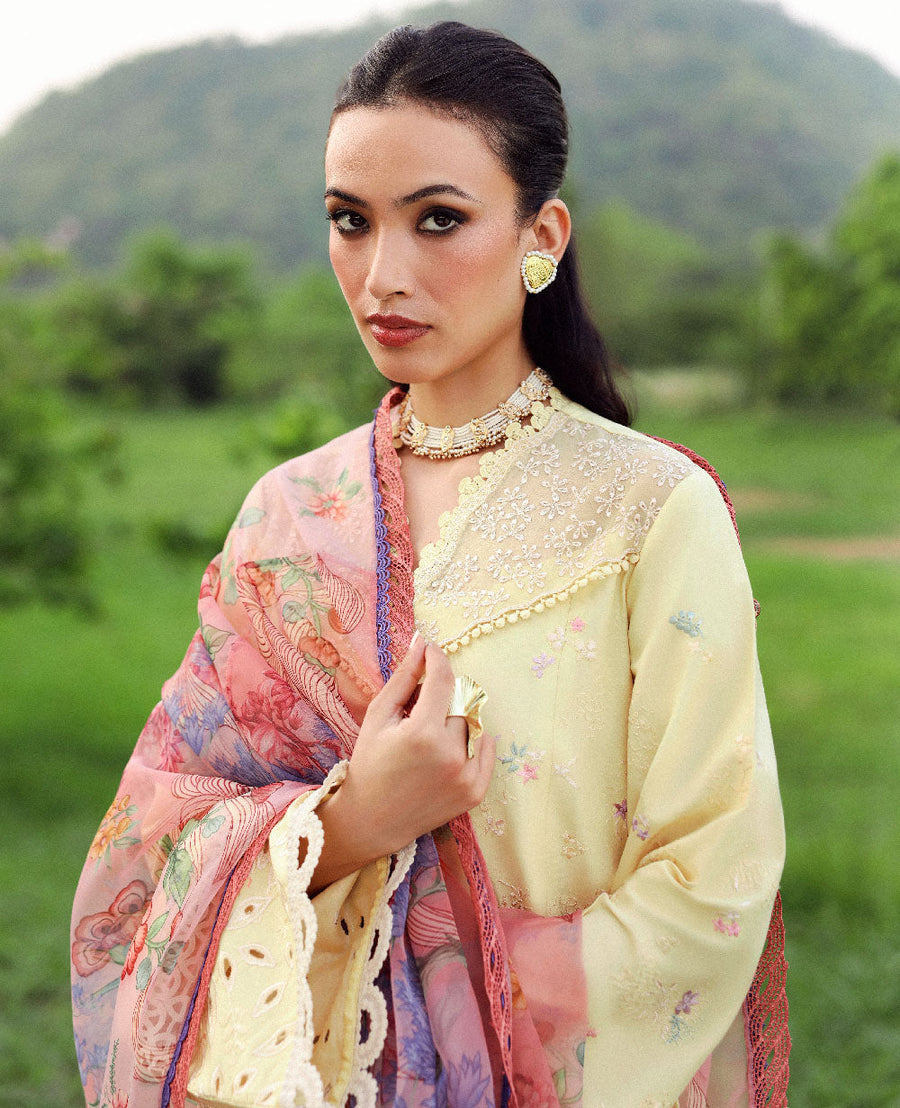 Republic WomensWear Lilas Embroidered Lawn Unstitched 3Pc Suit D-5B AMRIS