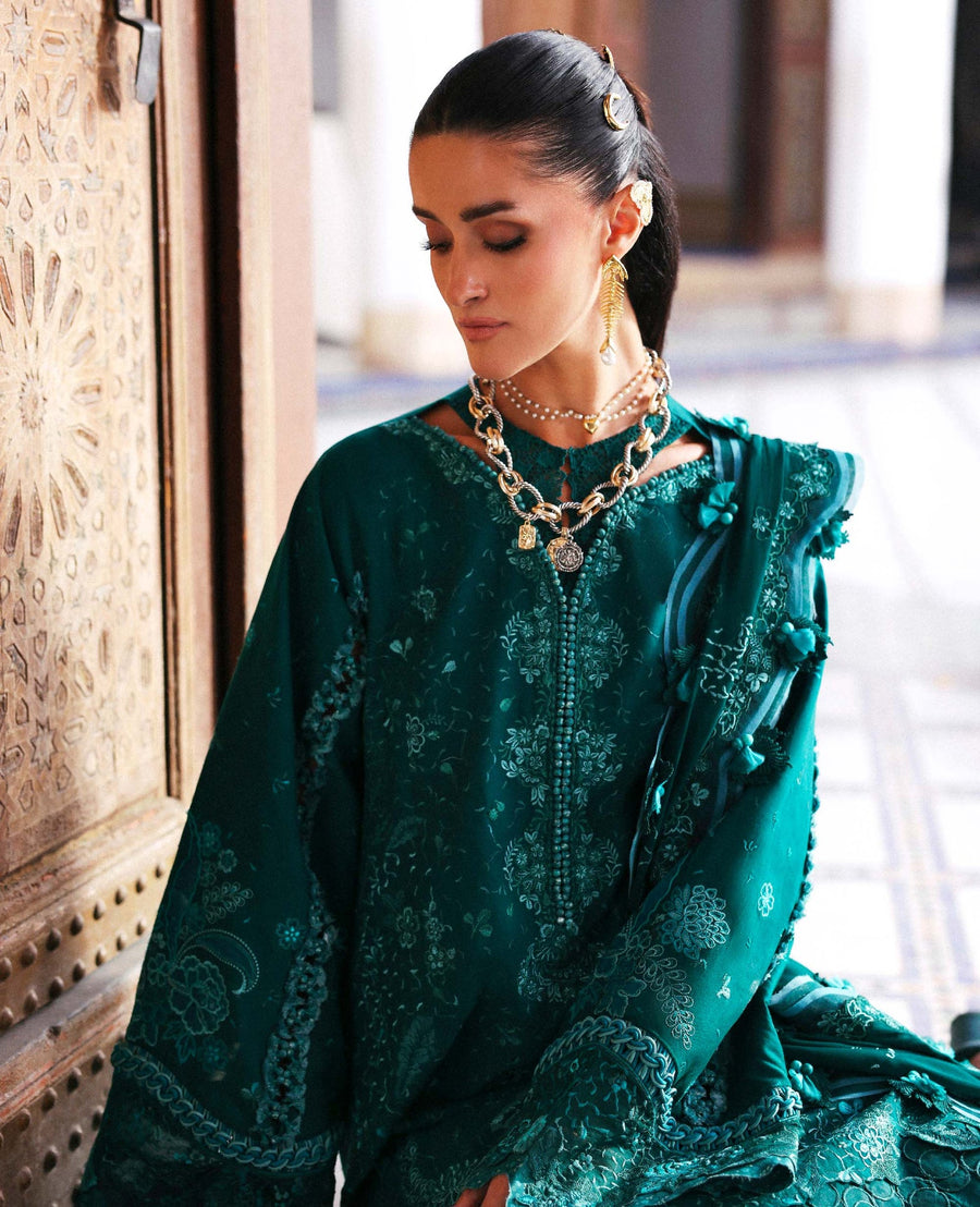Republic WomensWear Reine Embroidered Lawn Unstitched 3Pc Suit D-6A Luna