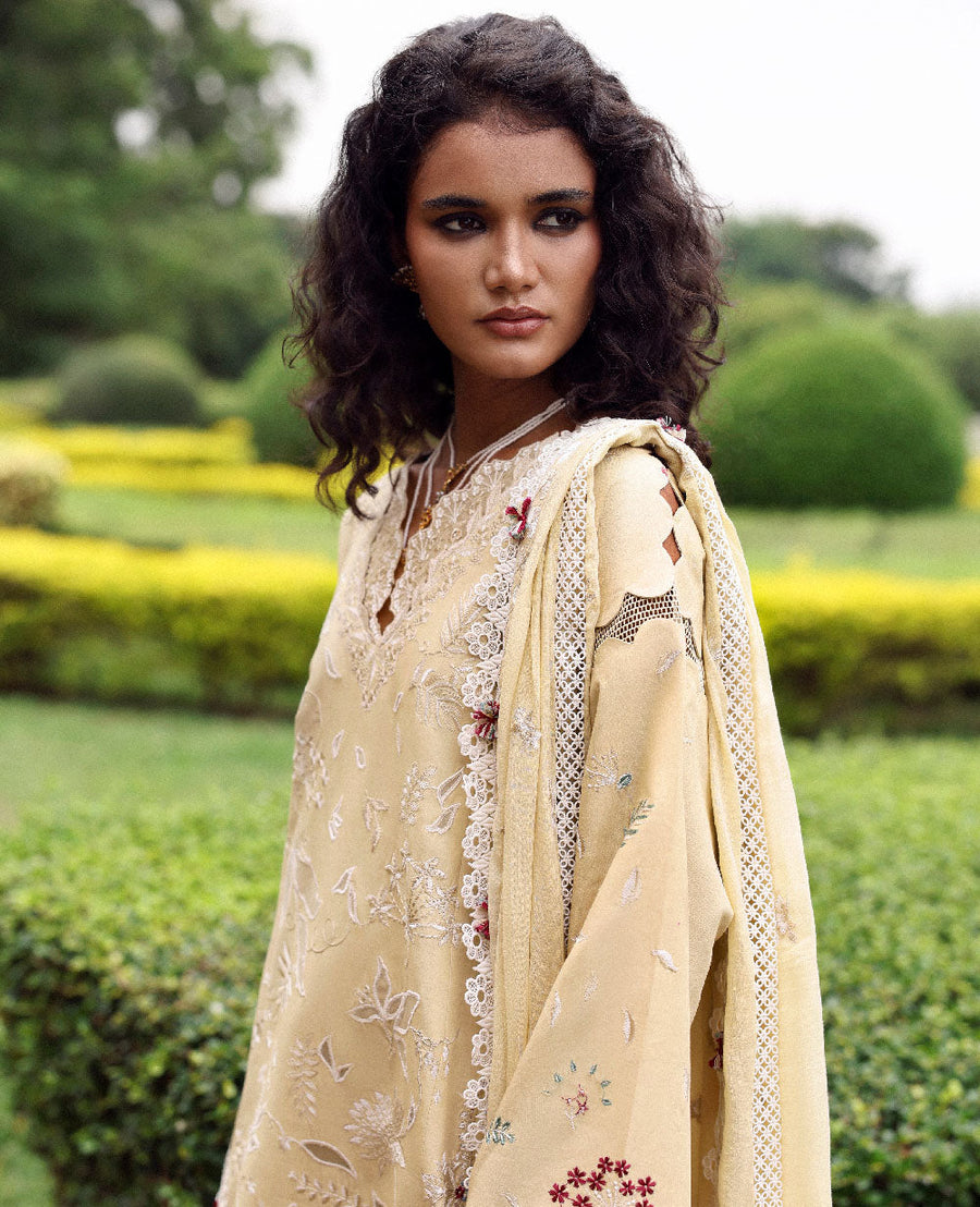 Republic WomensWear Lilas Embroidered Lawn Unstitched 3Pc Suit D-8B ELARIS