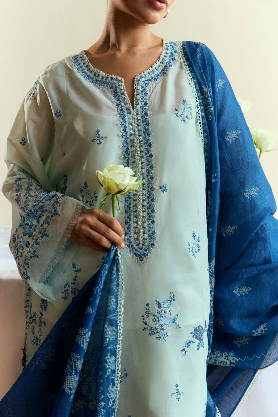 Coco by Zara Shahjahan Embroidered Lawn Unstitched 3Pc Suit D-10 ISLE
