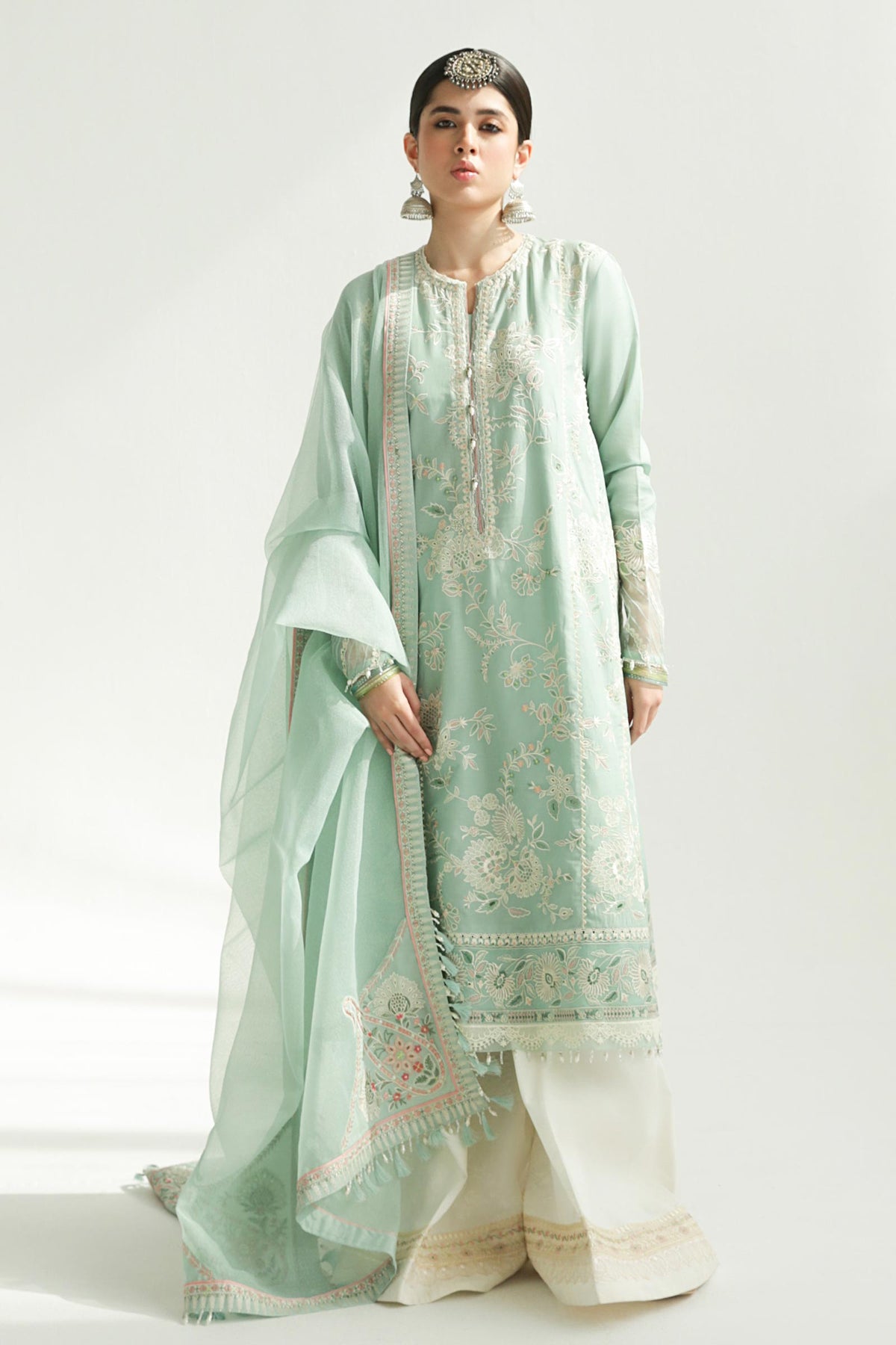 Zara Shahjahan Embroidered Luxury Lawn Unstitched 3Pc Suit D-05B AMIRA Zara Shahjahan Embroidered Luxury Lawn Unstitched 3Pc Suit D-05B AMIRA