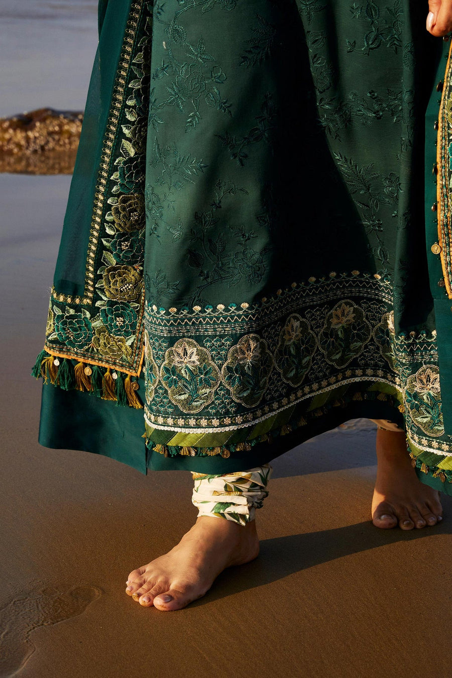 Zara Shahjahan Embroidered Luxury Lawn Unstitched 3Pc Suit D-09B PARSA