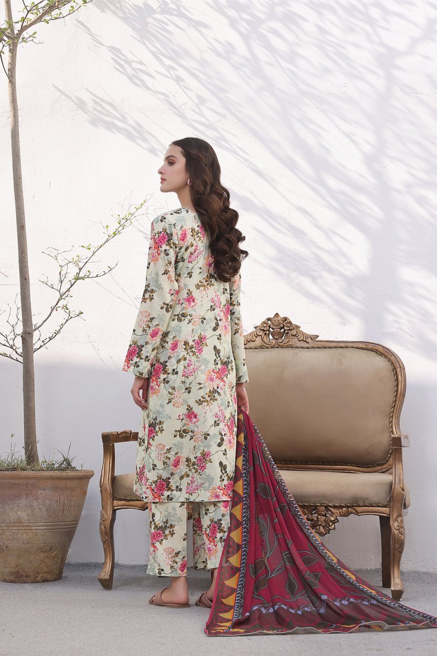 Feathers Premium Printed Lawn Unstitched 3Pc Suit DAENERYS-FT358