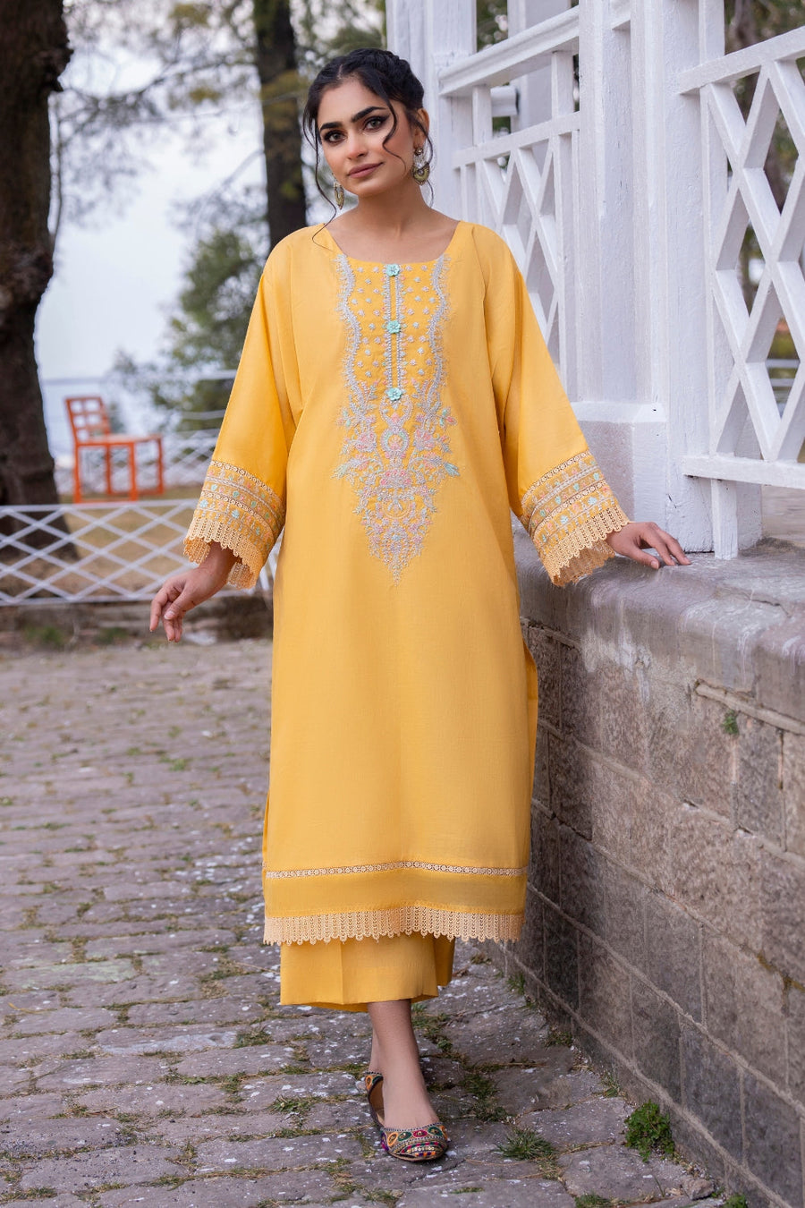 Ittehad Textiles Unstitched Embroidered Lawn 2Pc Suit LF-EM24-2P-06
