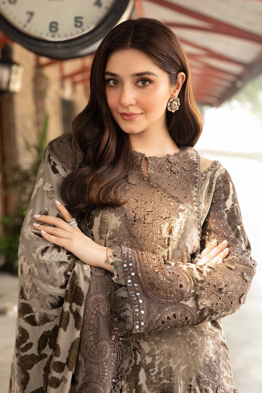 Maria.B Winter Luxe Embroidered Palachi Unstitched 3Pc Suit DL-1201