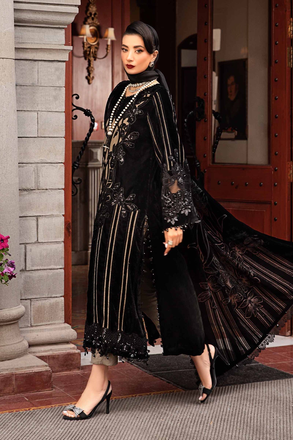 Maria.B Winter Luxe Embroidered Velvet Unstitched 3Pc Suit DL-1205 Maria.B Winter Luxe Embroidered Velvet Unstitched 3Pc Suit DL-1205