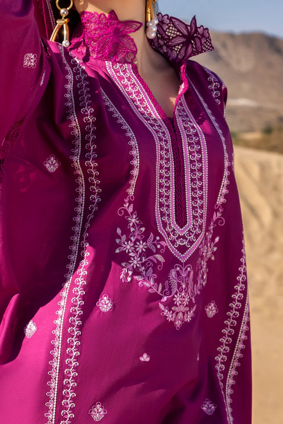Gul Ahmed New Season Embroidered Lawn Unstitched 3Pc Suit DN-52014