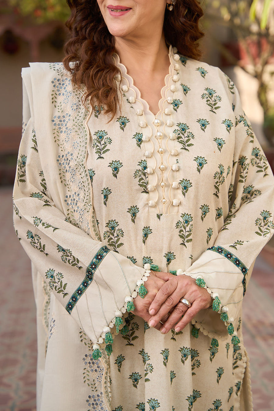 Gul Ahmed Tribute to Mothers Embroidered Lawn Unstitched 3Pc Suit DN-62006