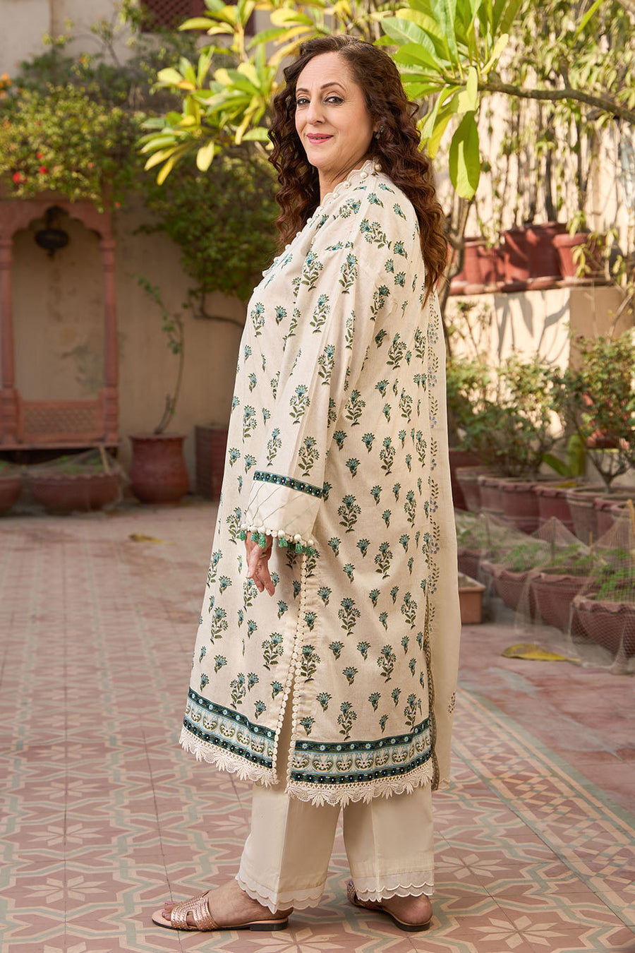 Gul Ahmed Tribute to Mothers Embroidered Lawn Unstitched 3Pc Suit DN-62006