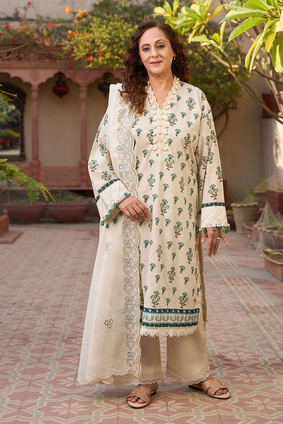 Gul Ahmed Tribute to Mothers Embroidered Lawn Unstitched 3Pc Suit DN-62006