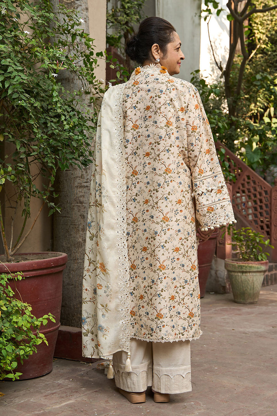 Gul Ahmed Tribute to Mothers Embroidered Lawn Unstitched 3Pc Suit DN-62007
