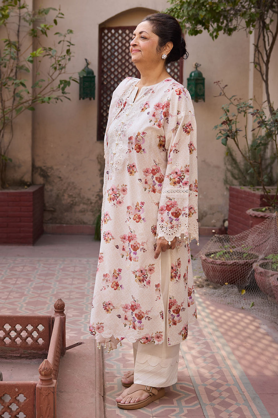 Gul Ahmed Tribute to Mothers Embroidered Lawn Unstitched 3Pc Suit DN-62009