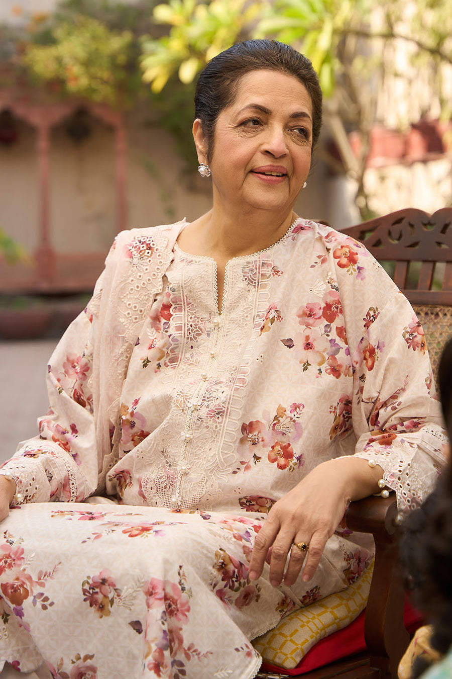 Gul Ahmed Tribute to Mothers Embroidered Lawn Unstitched 3Pc Suit DN-62009