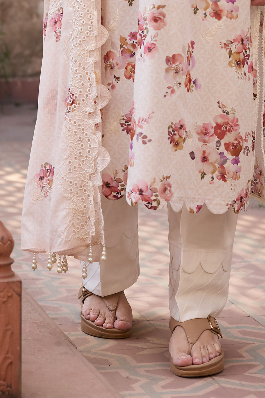 Gul Ahmed Tribute to Mothers Embroidered Lawn Unstitched 3Pc Suit DN-62009