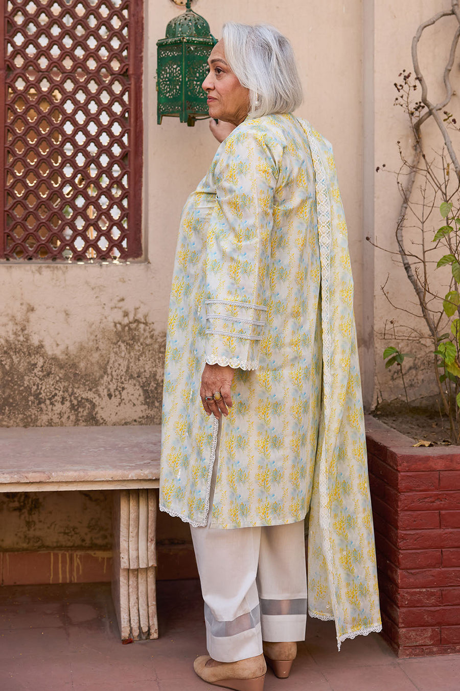 Gul Ahmed Tribute to Mothers Embroidered Lawn Unstitched 3Pc Suit DN-62017