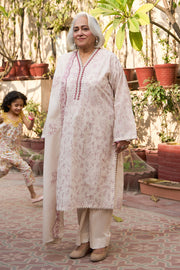 Gul Ahmed Tribute to Mothers Embroidered Lawn Unstitched 3Pc Suit DN-62018