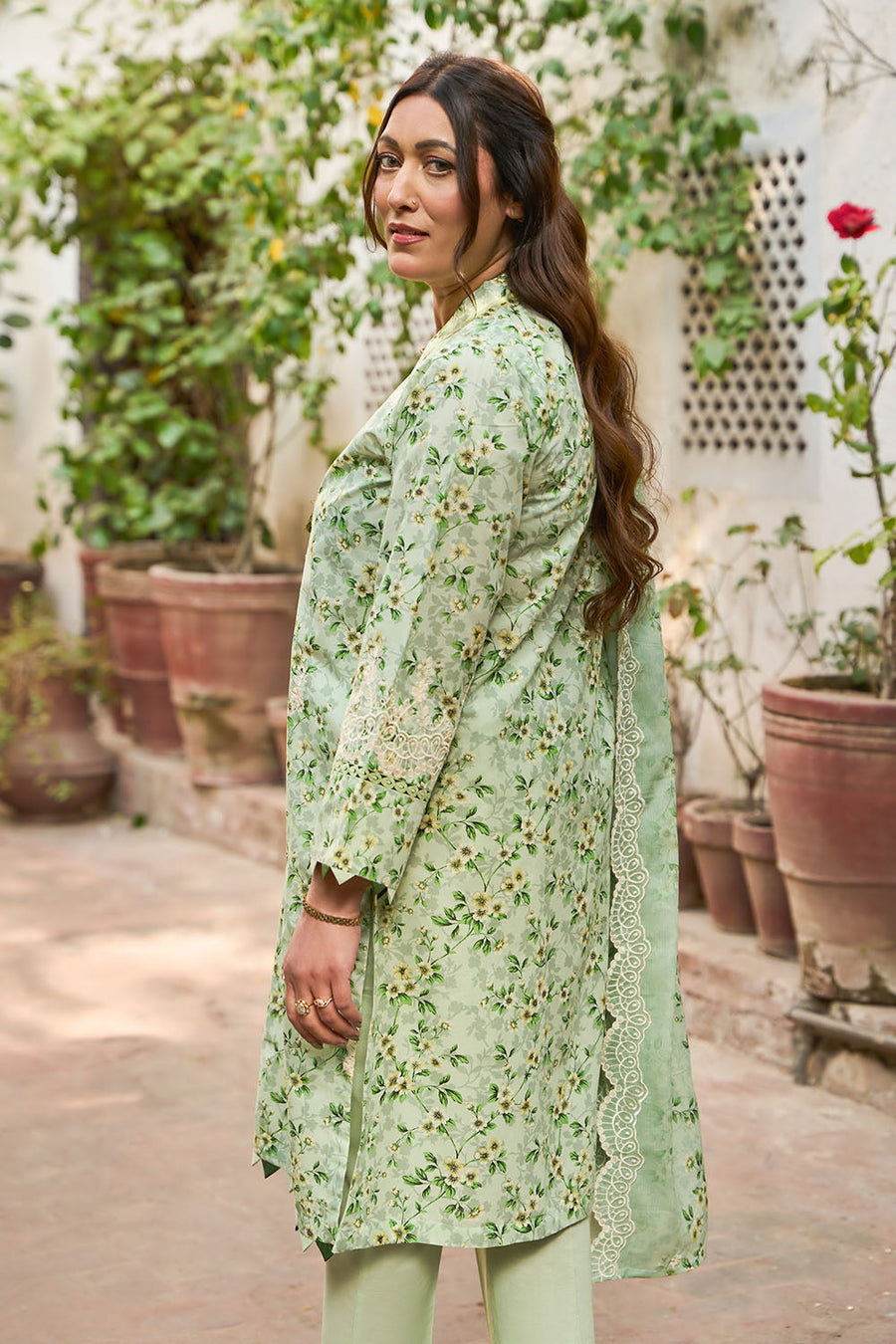 Gul Ahmed Tribute to Mothers Embroidered Lawn Unstitched 3Pc Suit DN-62039