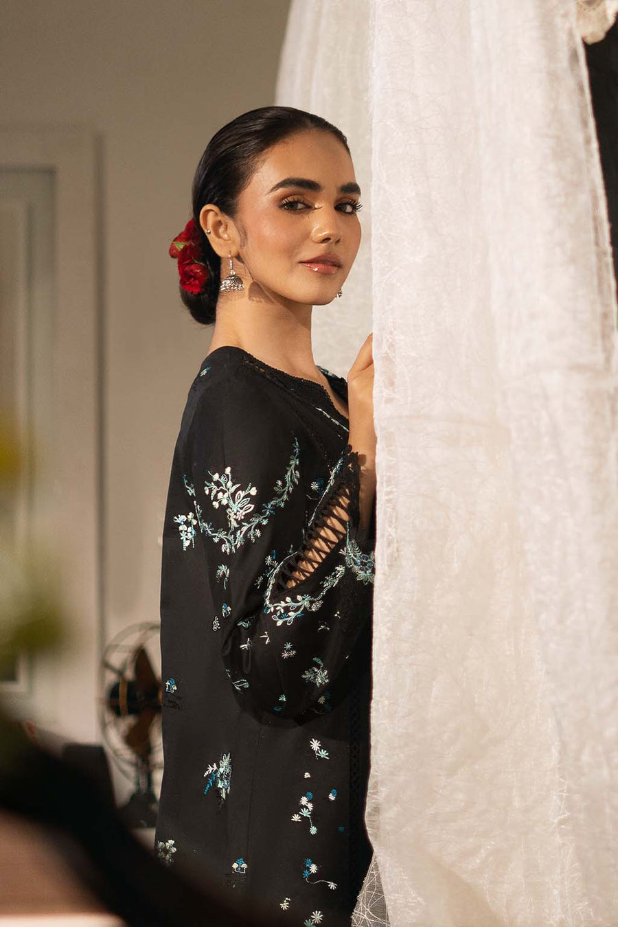 Zarposh Sajni Embroidered Lawn Unstitched 3Pc Suit - Mahzadi