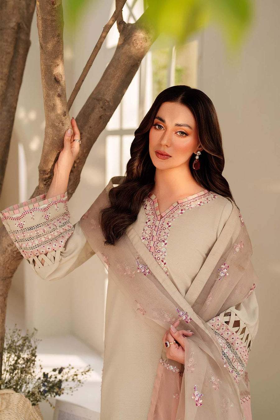 Zarif Exclusive Tabeer Embroidered Raw Silk Unstitched 3Pc Suit D-06 Raag