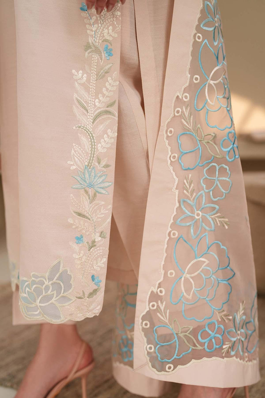 Zarif Exclusive Tabeer Embroidered Raw Silk Unstitched 3Pc Suit D-02 Florielle
