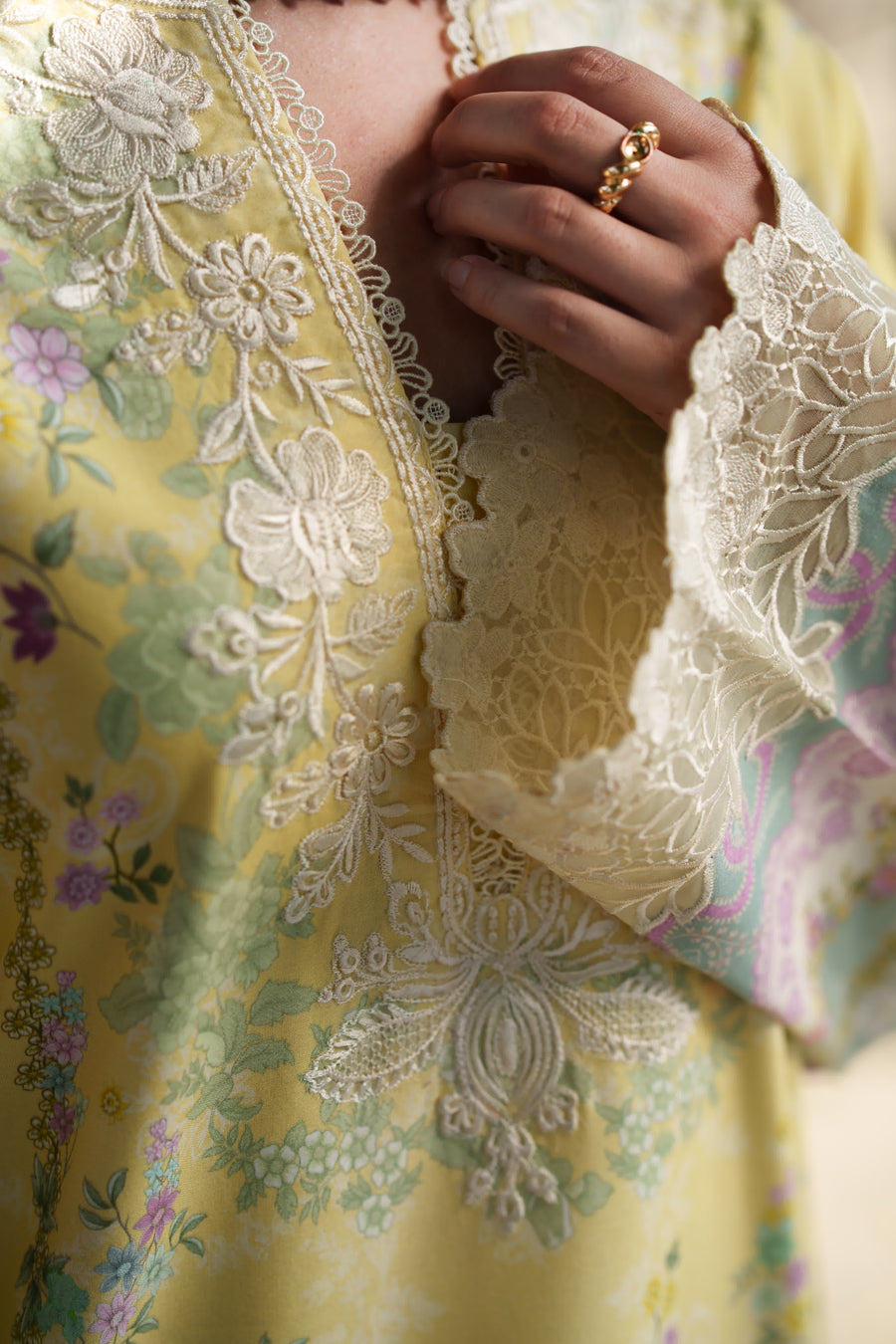Neeshay Summer Lines Embroidered Lawn Unstitched 3Pc Suit - VIRELIA