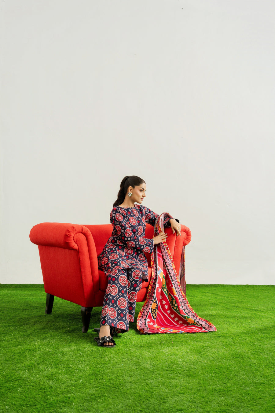 Feathers Dosti Digital Printed Khaddar Unstitched 3Pc Suit ELLYN-FT579