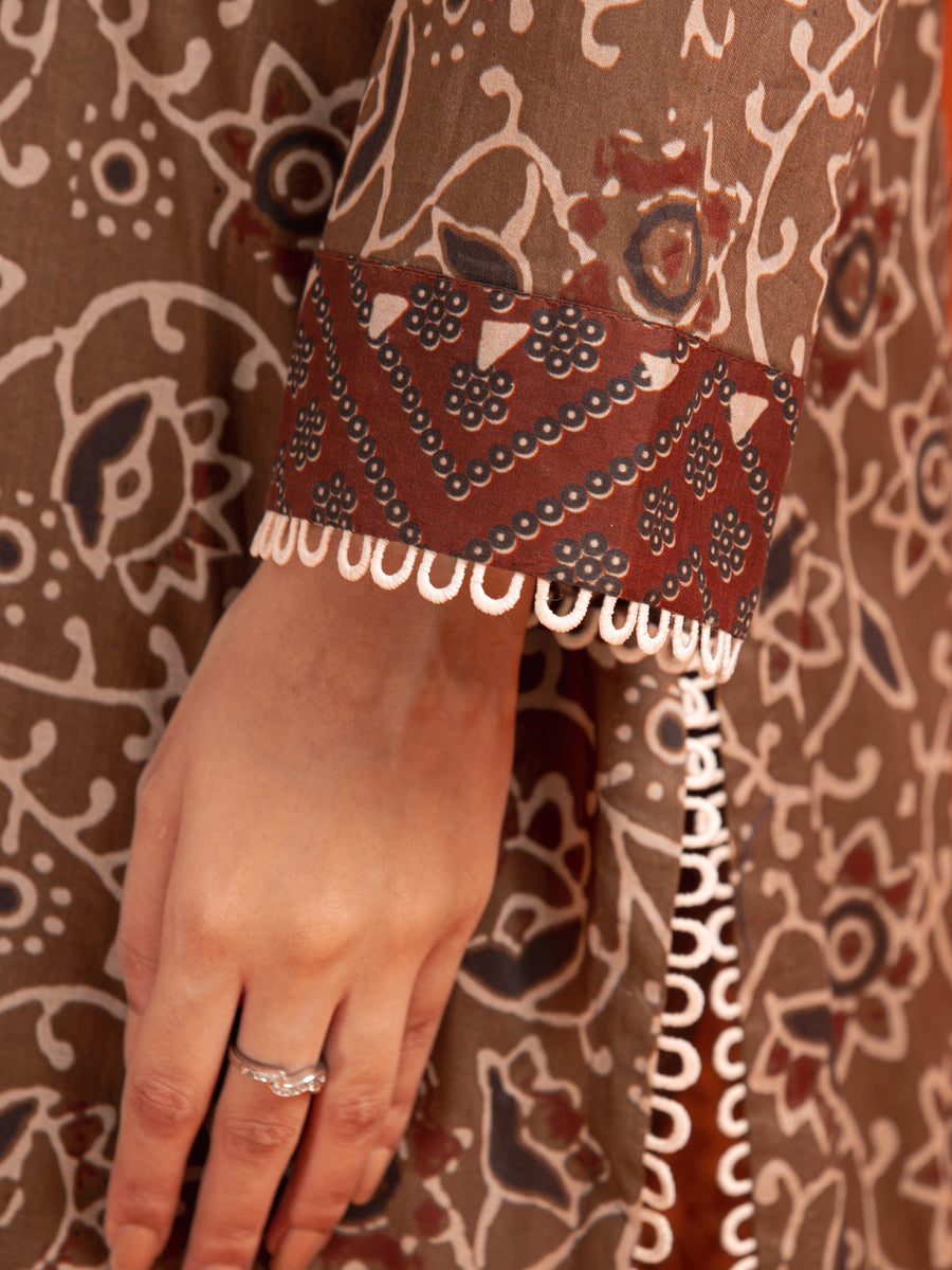 edenrobe Allure Printed Khaddar Unstitched 3Pc Suit EWU23A3-27127-3P
