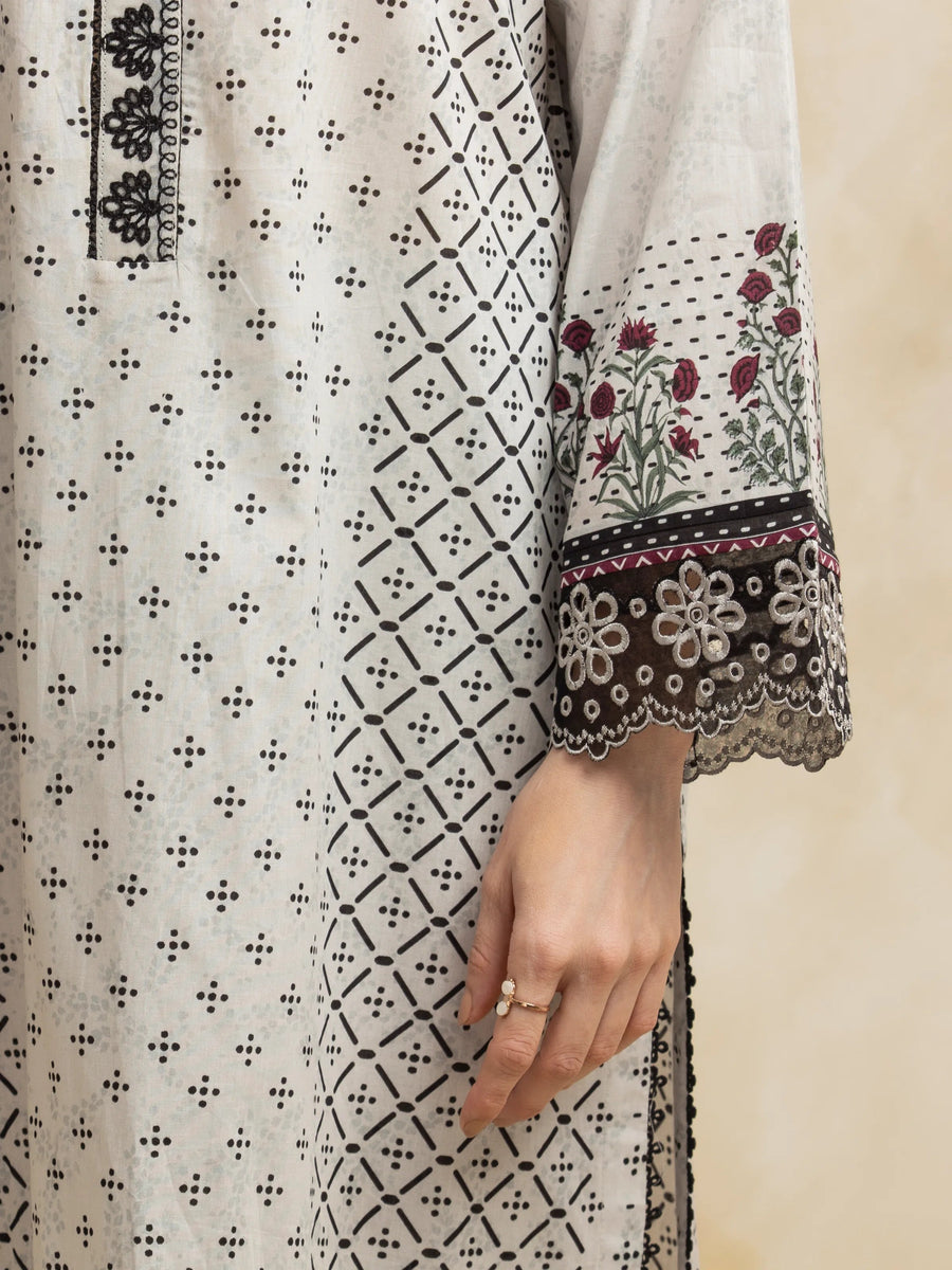 edenrobe Premium Embroidered Lawn Unstitched 3Pc Suit EWU5V1-31088
