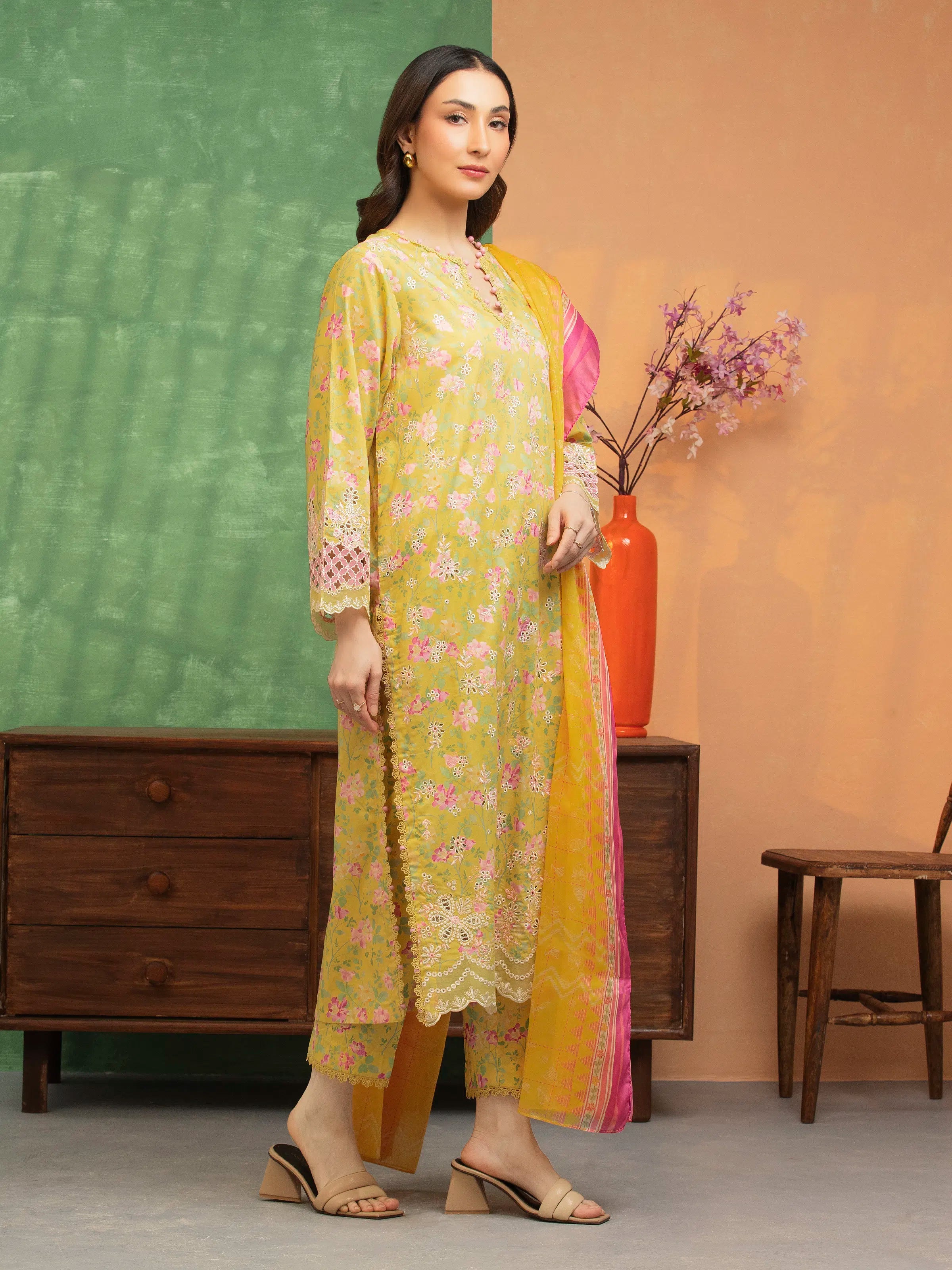 edenrobe Premium Embroidered Lawn Unstitched 3Pc Suit EWU5V1-31441