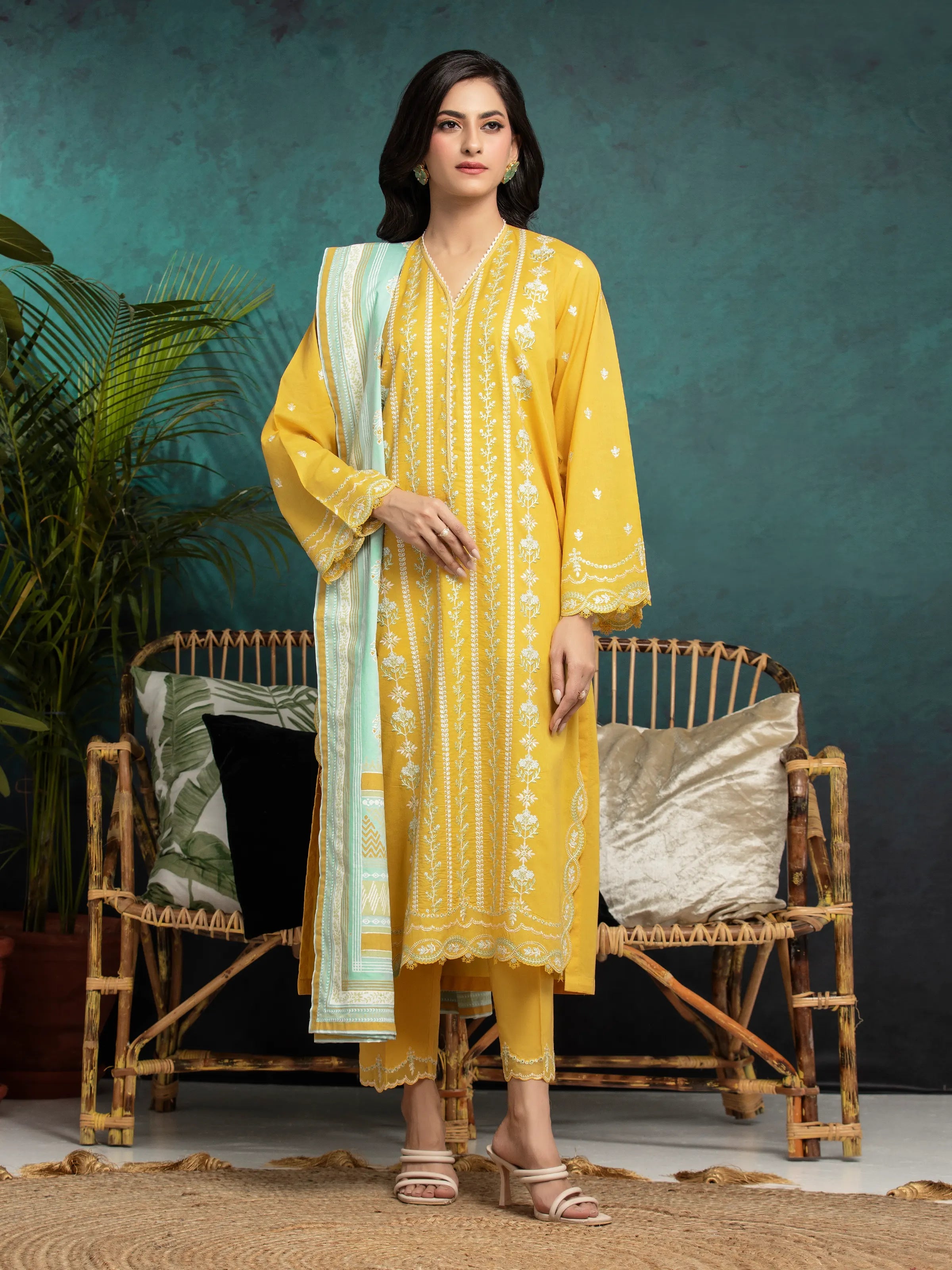 Eden Robe Advertisement edenrobe Premium Festive Unstitched Cambric 3Pc Suit EWU5V2-31026