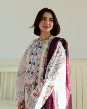 Hania amir wearing pearl white with printed trousers and pink dupatta from Coco by zara shahjahan