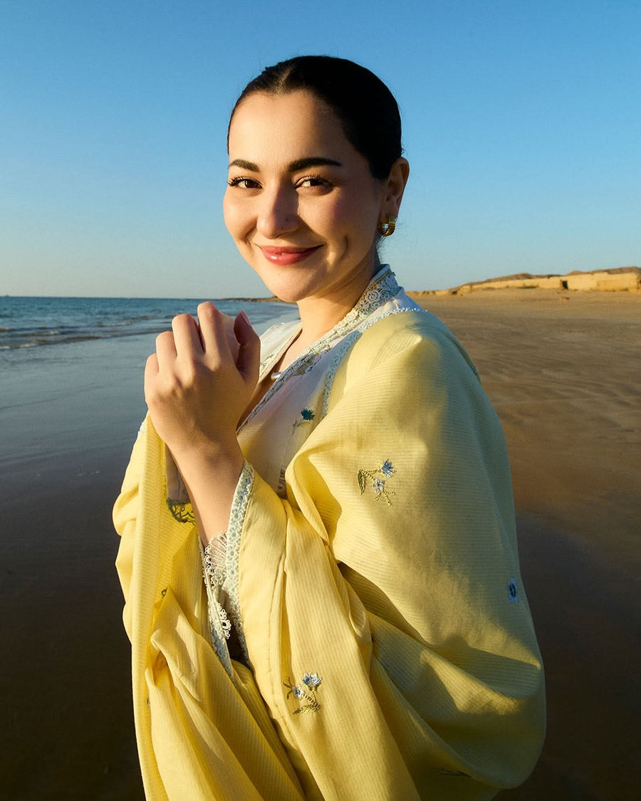 Hanira Amir wearin vanilla color lawn dress with yellow dupatta