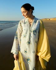 Hania amir in pretty summer outfit
