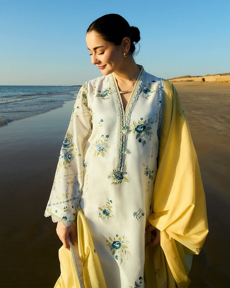 Hania amir in pretty summer outfit