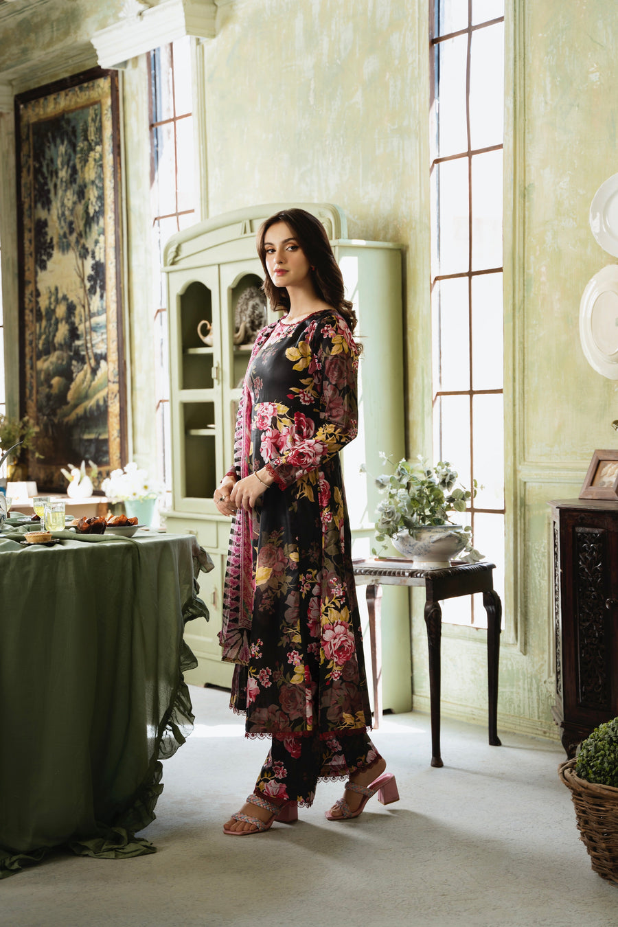 Feathers Chic Bella Unstitched Printed Lawn 3Pc Suit Lyra-FT396