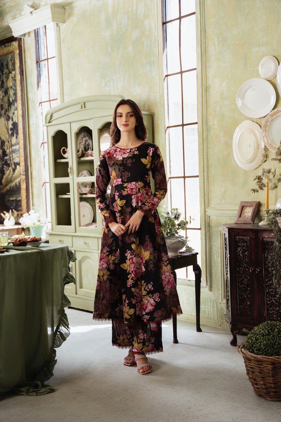 Feathers Chic Bella Unstitched Printed Lawn 3Pc Suit Lyra-FT396