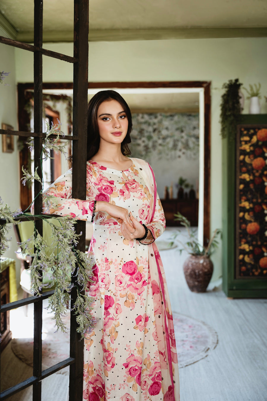Feathers Chic Bella Unstitched Printed Lawn 3Pc Suit Christa-FT400
