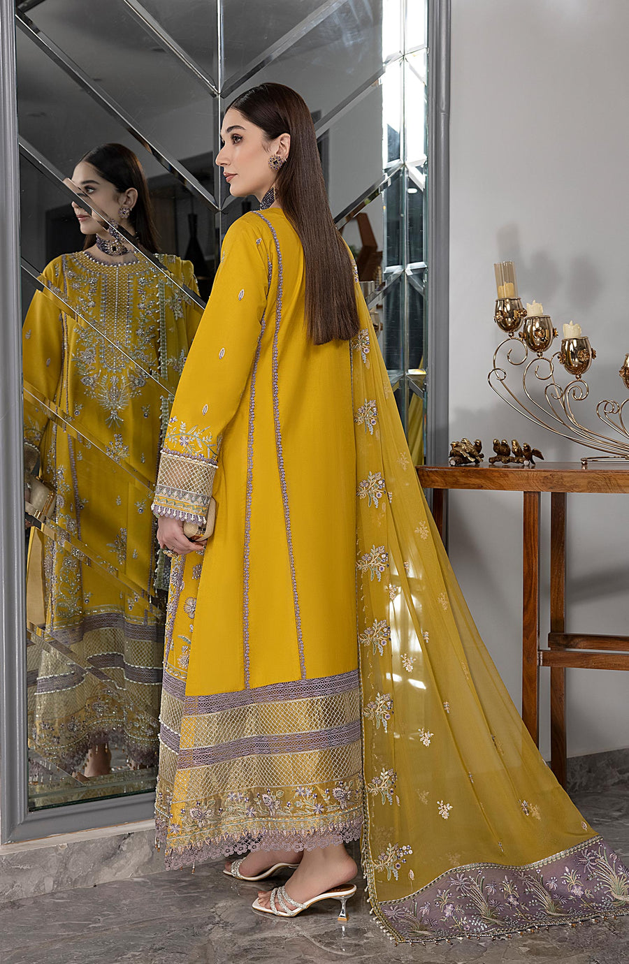 Glare by Razab Hand Made Embroidered Lawn Unstitched 3Pc Suit GLA-002 HM