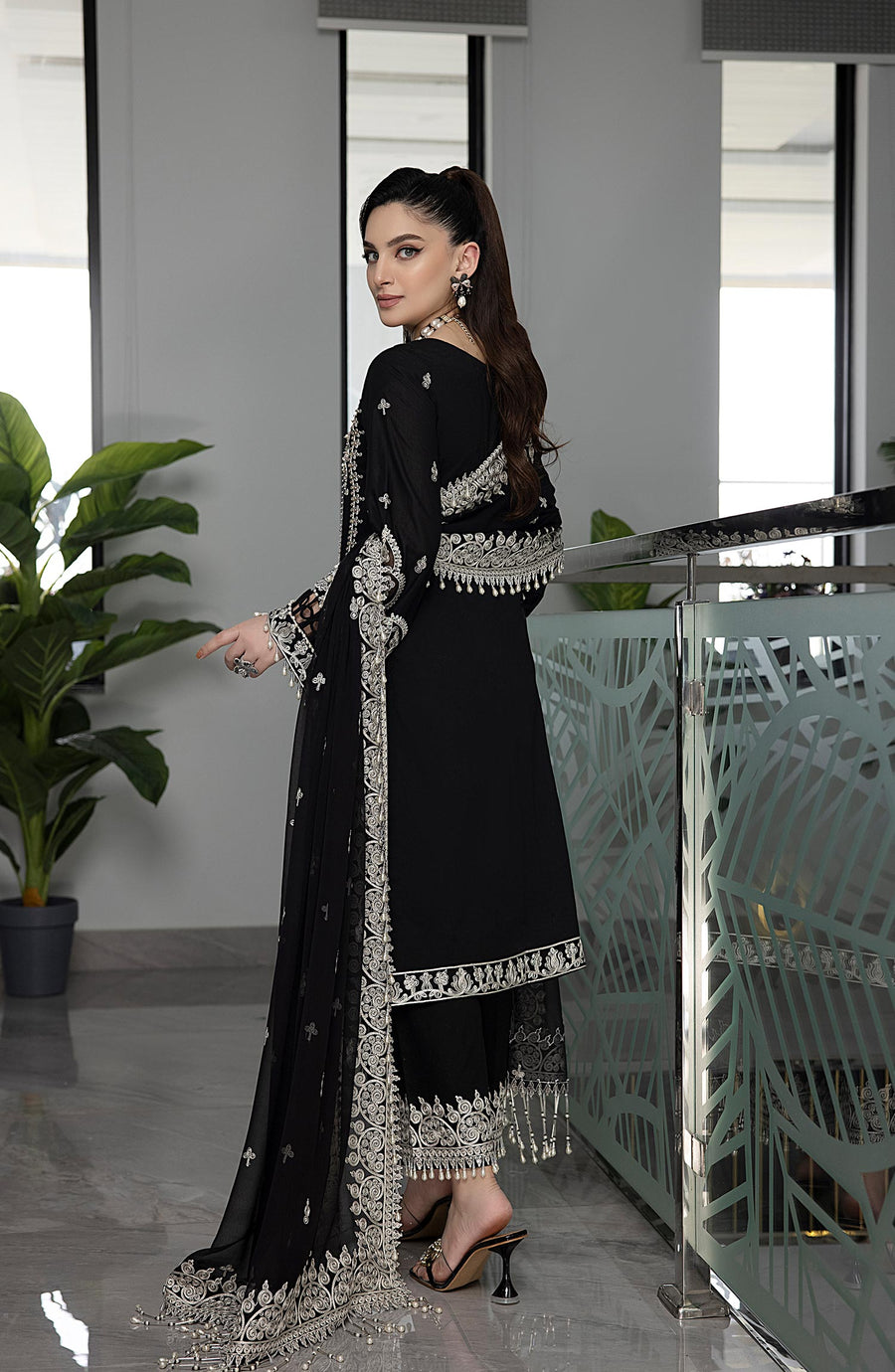 Glare by Razab Hand Made Embroidered Lawn Unstitched 3Pc Suit GLA-003 HM