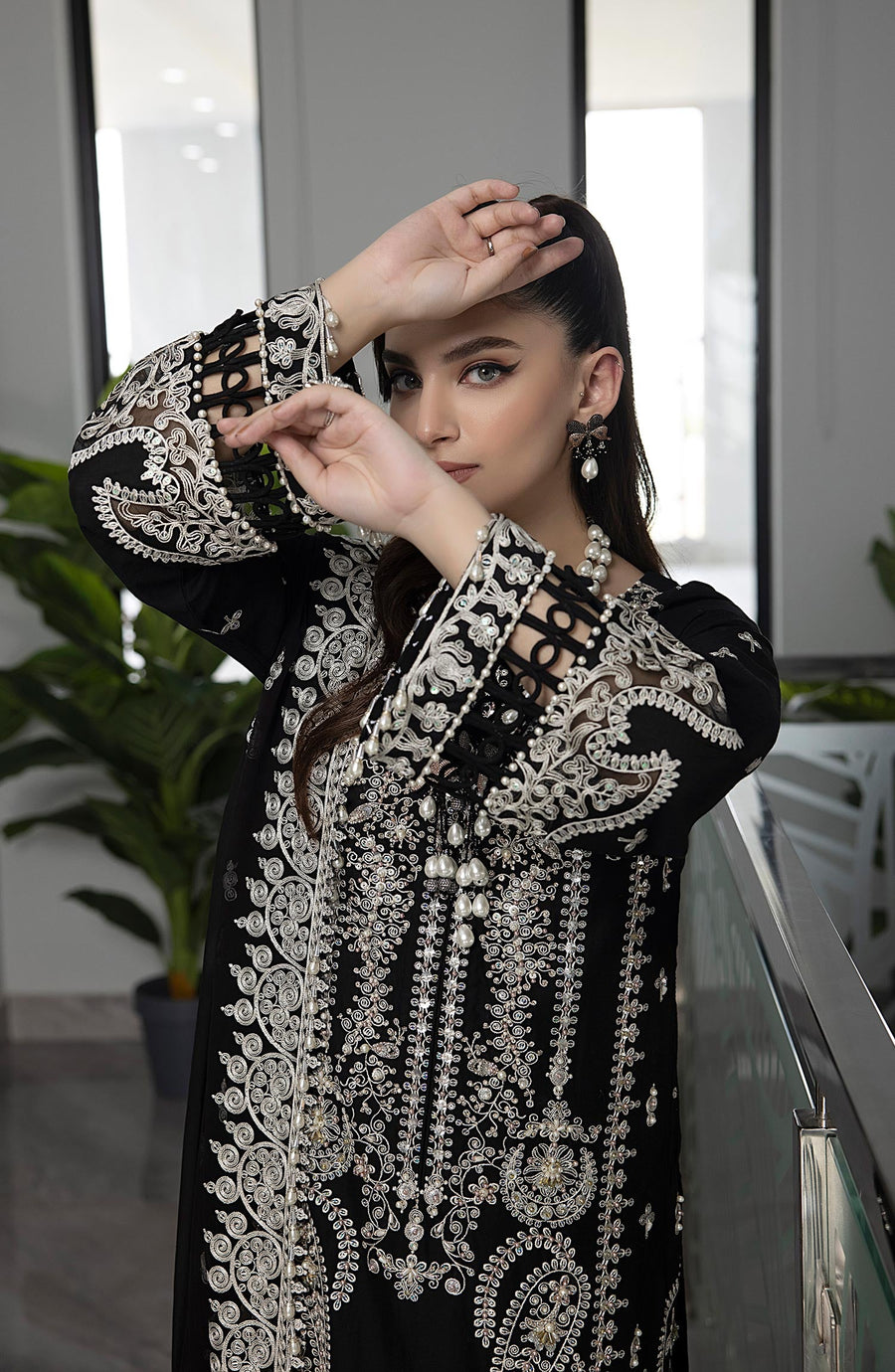 Glare by Razab Hand Made Embroidered Lawn Unstitched 3Pc Suit GLA-003 HM
