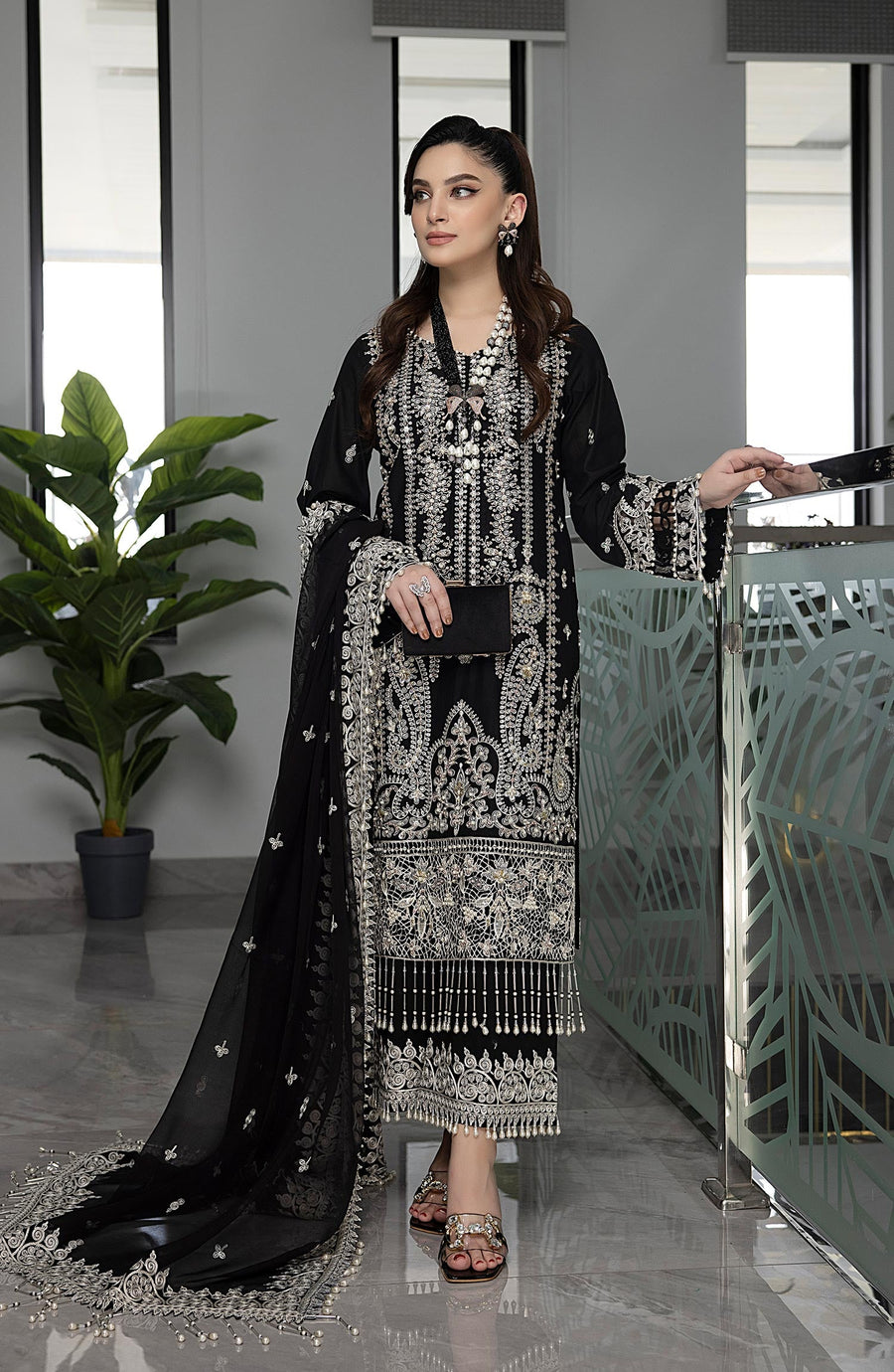 Glare by Razab Hand Made Embroidered Lawn Unstitched 3Pc Suit GLA-003 HM