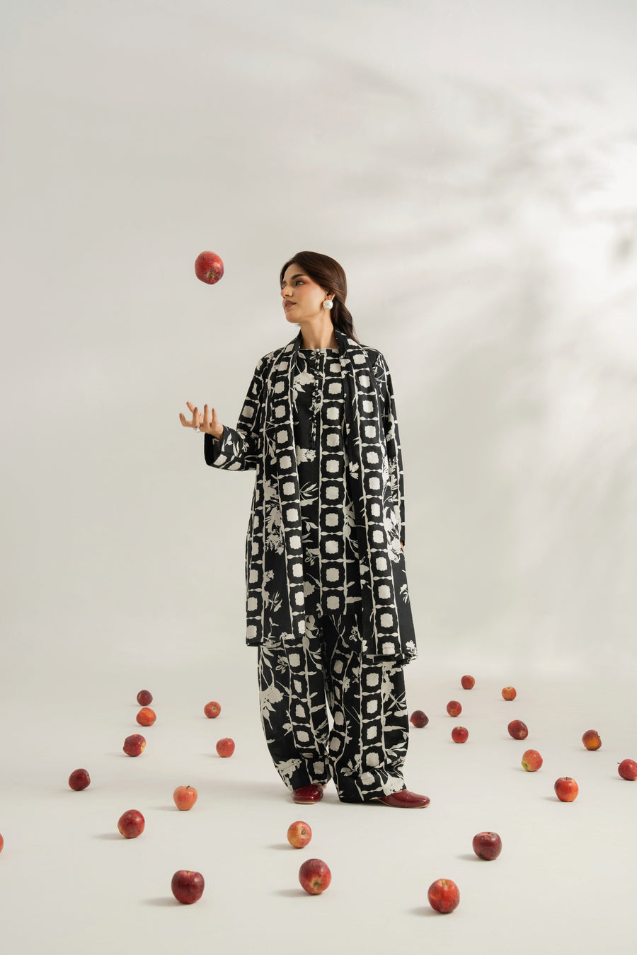 Feathers Dosti Digital Printed Khaddar Unstitched 3Pc Suit GLINT-FT585