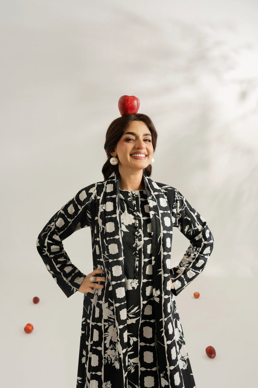 Feathers Dosti Digital Printed Khaddar Unstitched 3Pc Suit GLINT-FT585