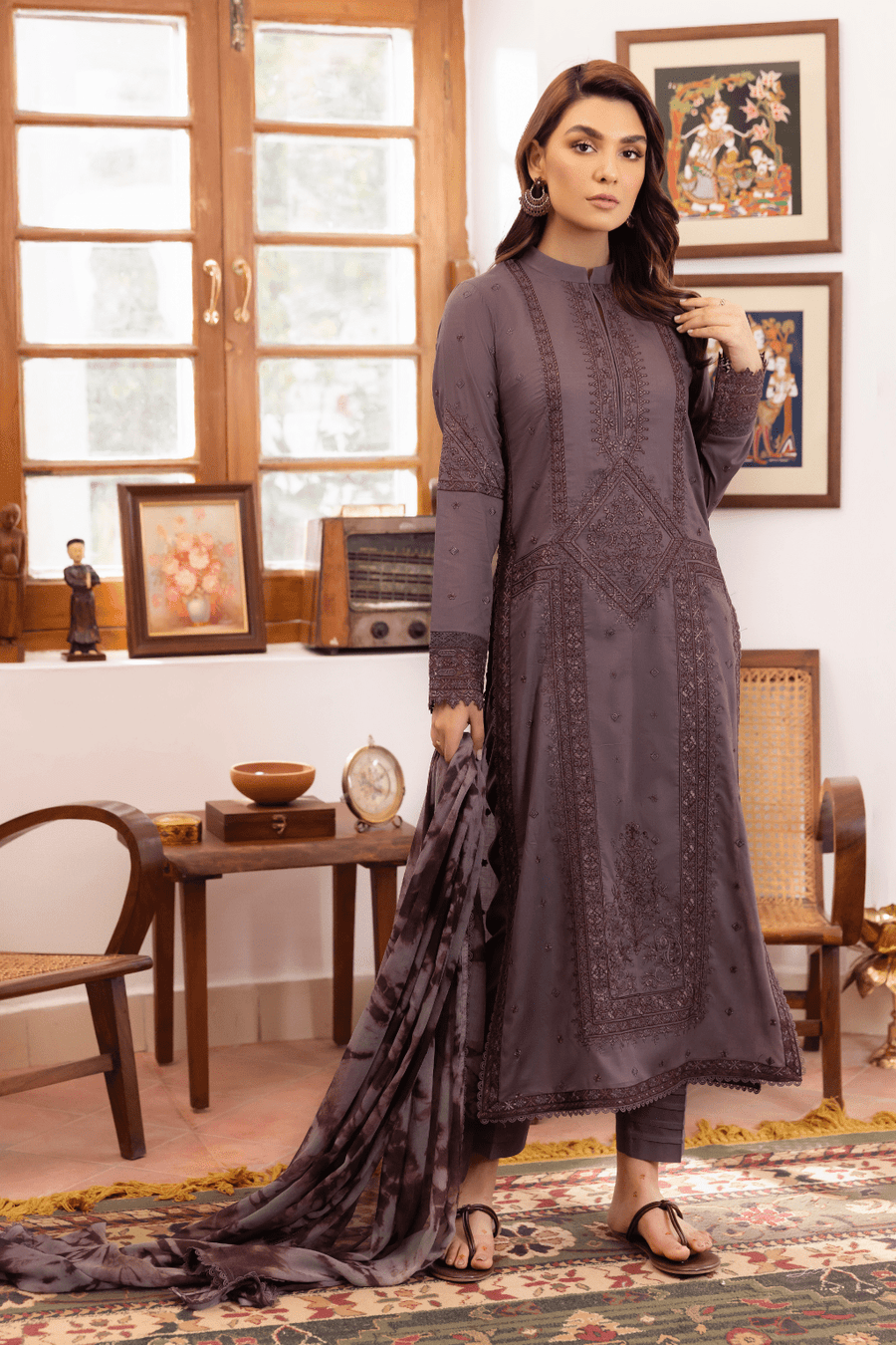 IZNIK Dastaan Premium Embroidered Lawn Unstitched 3Pc Suit IDL-02 BAREEA