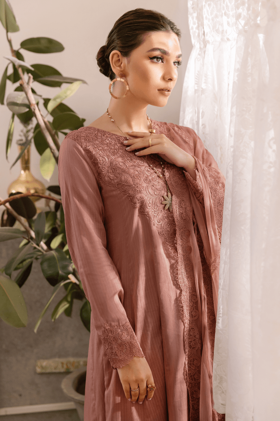 IZNIK Dastaan Premium Embroidered Lawn Unstitched 3Pc Suit IDL-03 ADA