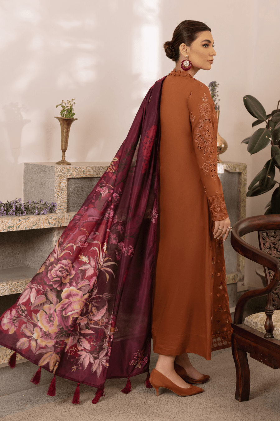 IZNIK Dastaan Premium Embroidered Lawn Unstitched 3Pc Suit IDL-08 TIRAQ